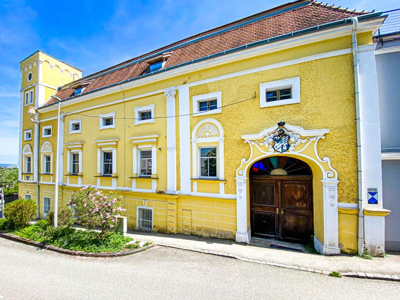 Schloss in Wels -Thalheim: Historisch & Einzigartig