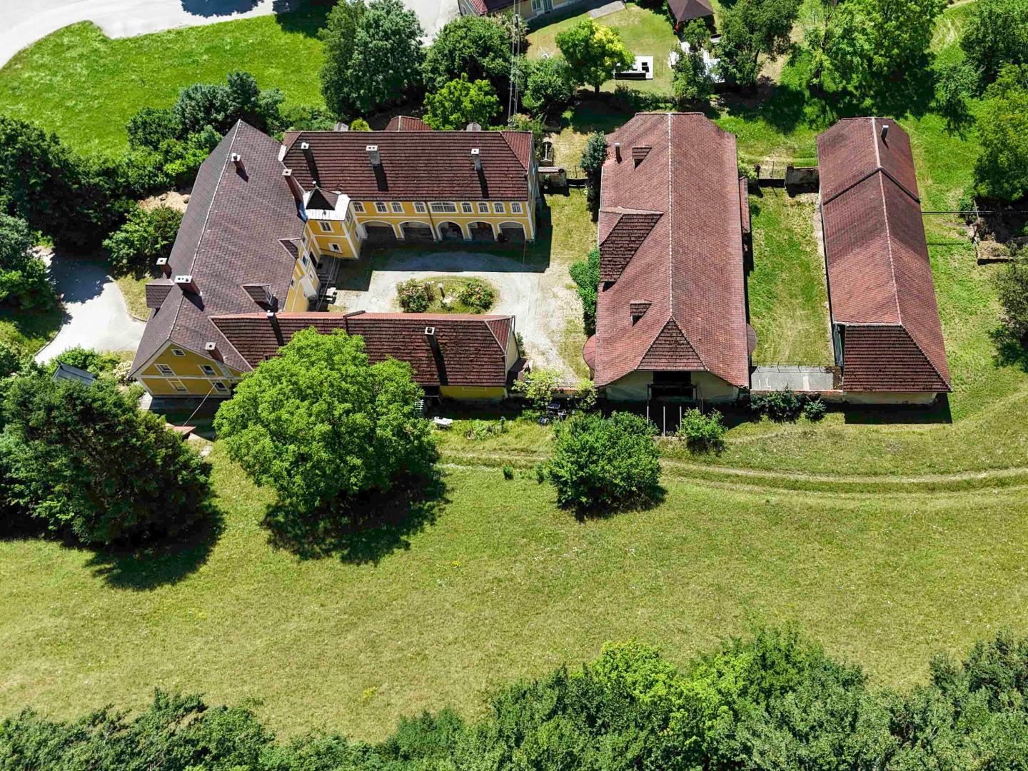 Land & Gut: Herrschaftlicher Gutshof. Eingebettet in der Natur des Ennstals.
