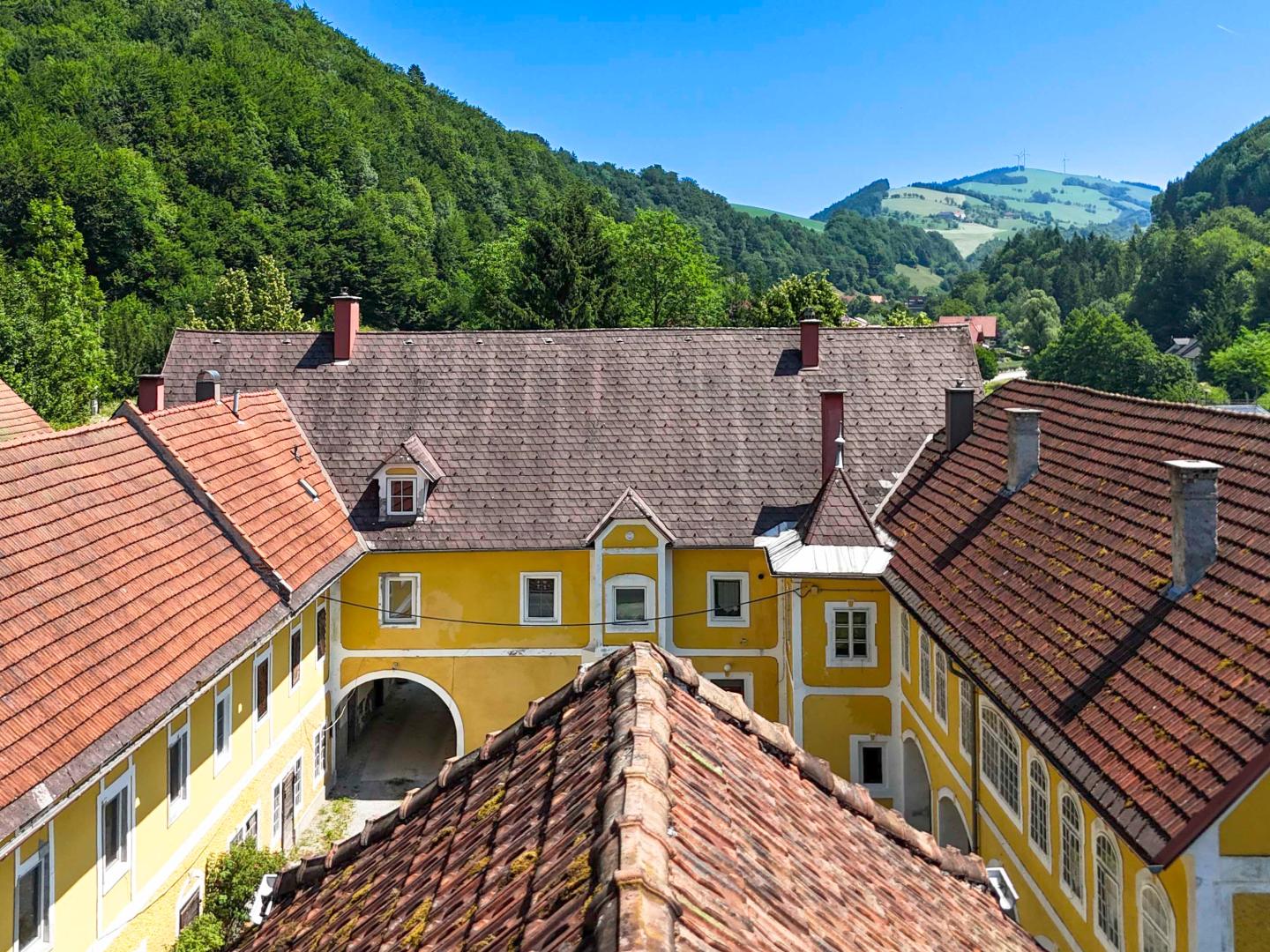 Land & Gut: Herrschaftlicher Gutshof. Eingebettet in der Natur des Ennstals.