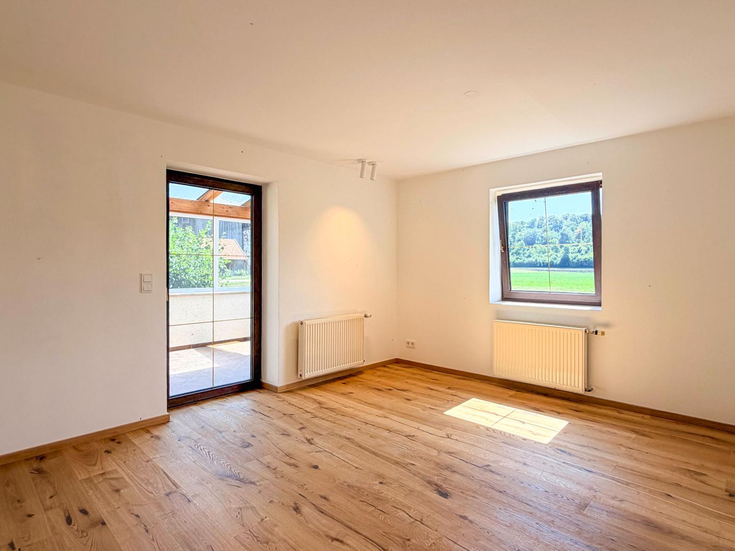 Land & Gut: Solide Hofstelle mit arrondierten Flächen in Endlage