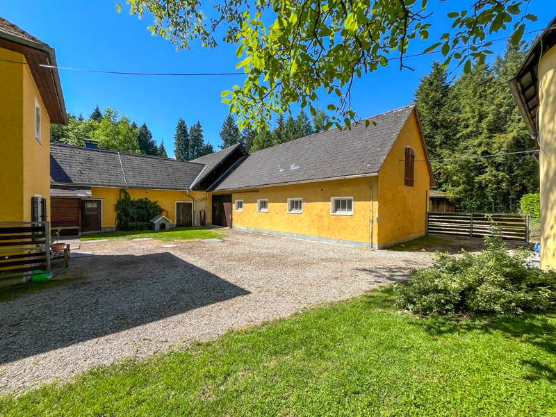 Land & Gut: Arrondiertes Gut in städtischer Alleinlage in Gmunden