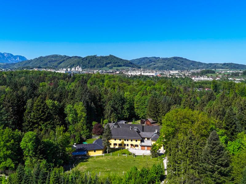 Land & Gut: Arrondiertes Gut in städtischer Alleinlage in Gmunden