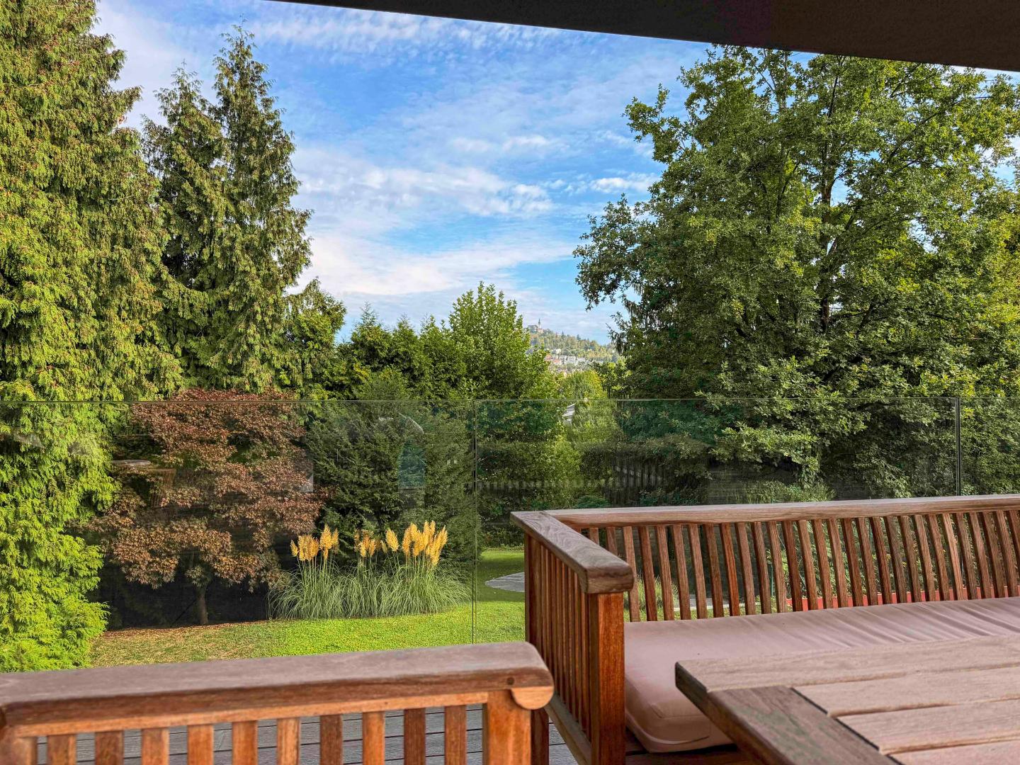 Privatsphäre, Lifestyle & Panoramablick. Exklusive Villa für besondere Momente.