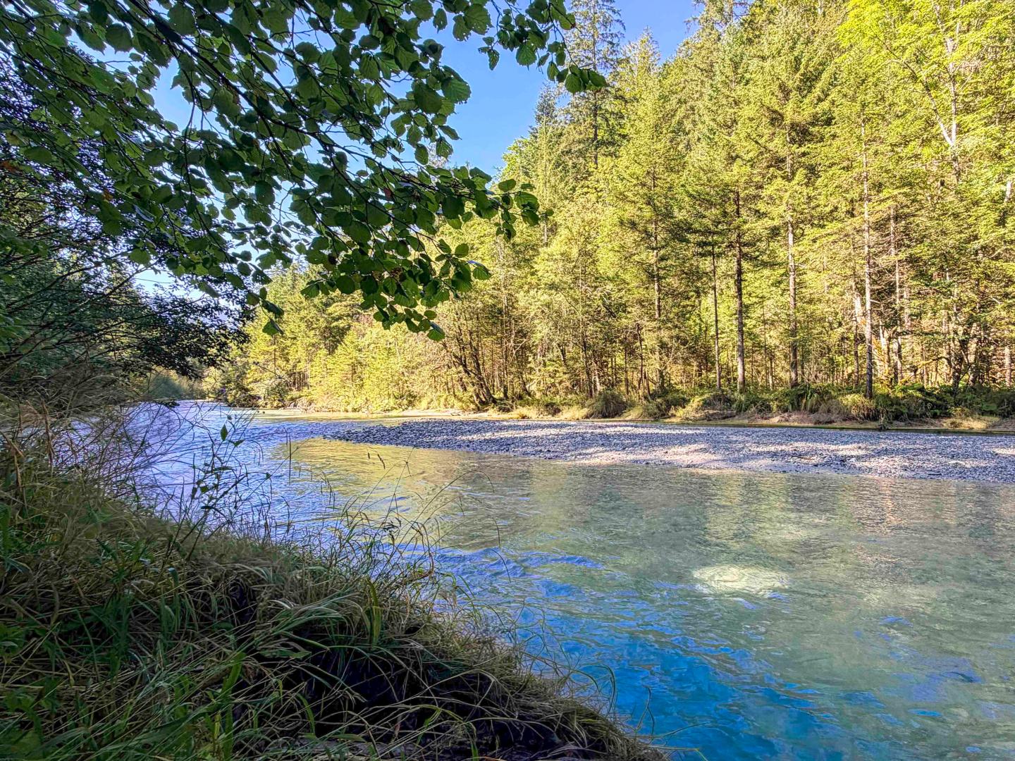 Land & Gut: Forsthaus in Allein- & Hügelkopflage mit Kaiserblick