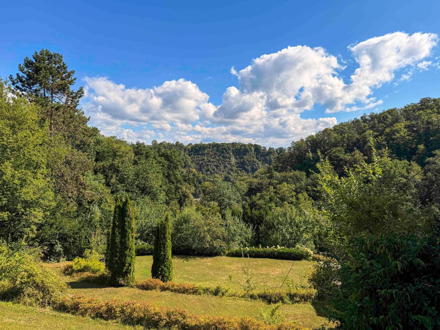 Natur vor der Tür. Stadt in unmittelbarer Nähe.