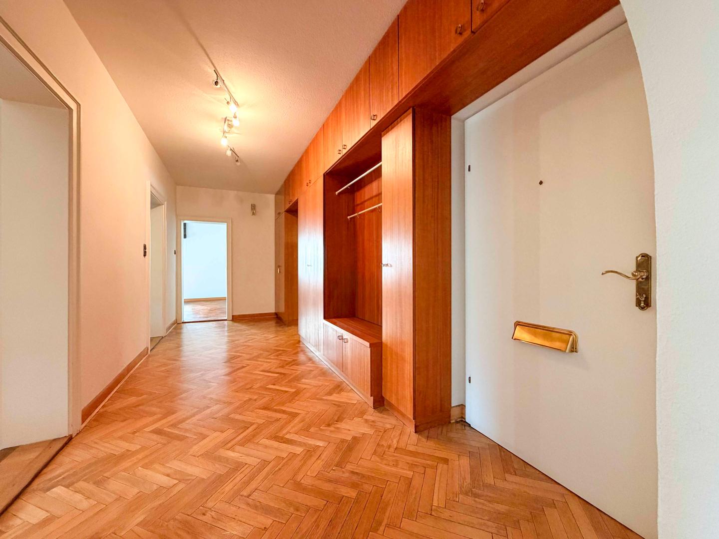 Linz: 148 m² - Einziehen & Wohlfühlen. Gartenwohnung mit Naturgarten.